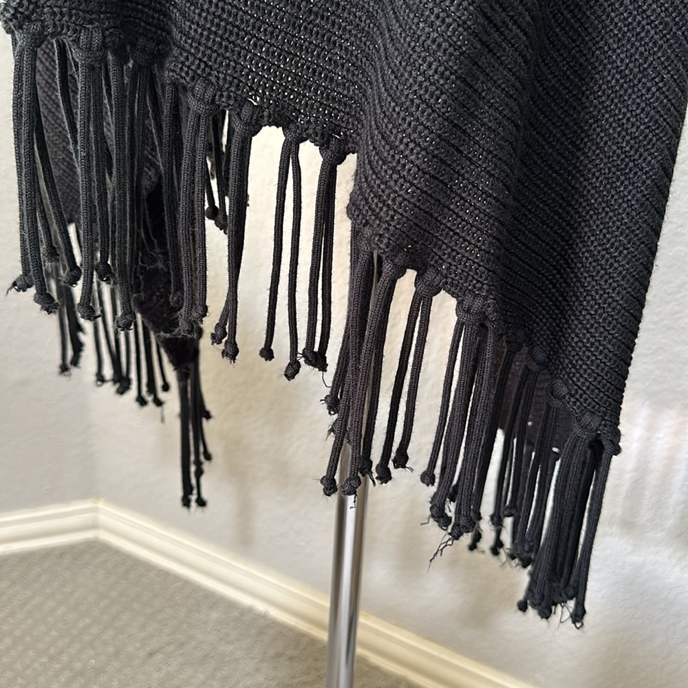 BCBGMAXAZRIA Womens Fringe Poncho in Black - Picture 7 of 9